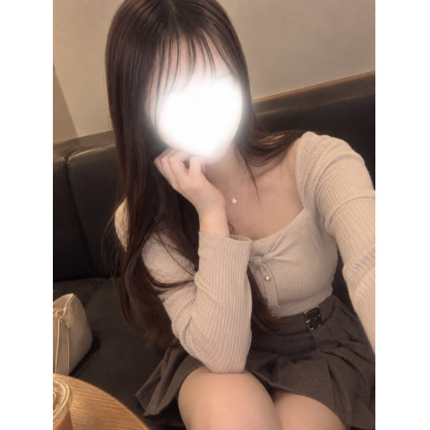 Cheline｜梅田・北新地・中崎町・大阪府のメンズエステ求人の先輩の声　昼職と掛け持ちでも無理なく続けられて、自分のペースで働けています！画像1
